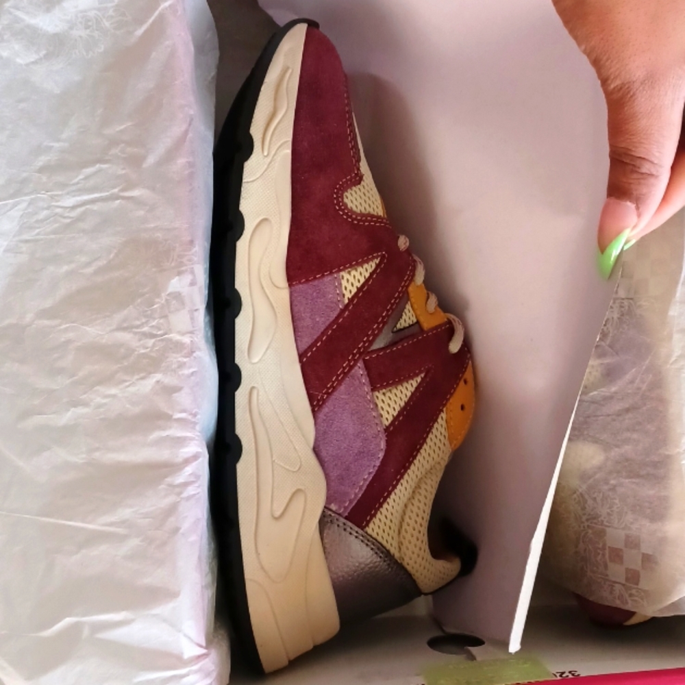 Vince Camuto Casual Mixed Textures Sneaker